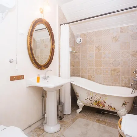 Haugen Boutique Hotel Grottoy