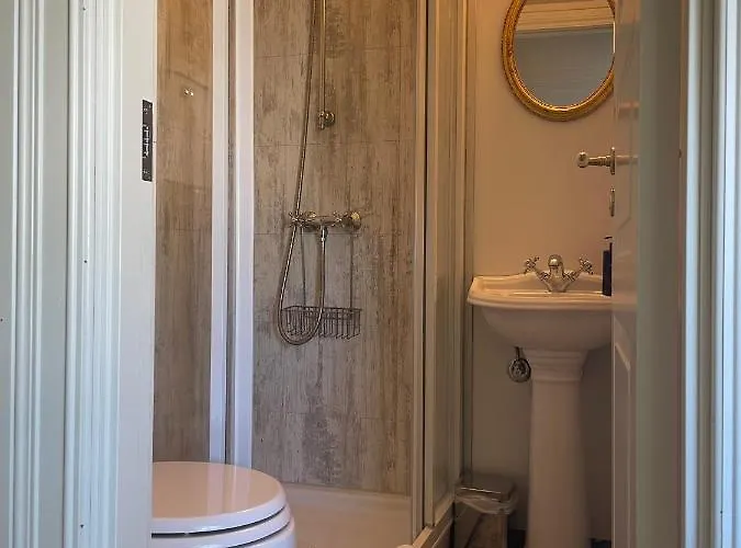 Haugen Boutique Hotel Grottoy