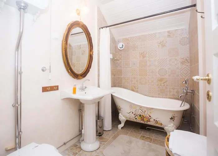 Haugen Boutique Hotel Grottoy